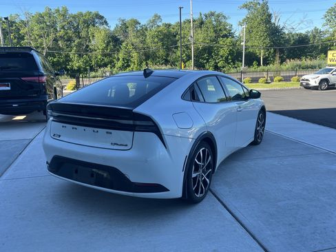 Used 2023 Toyota Prius Prime FWD image 3