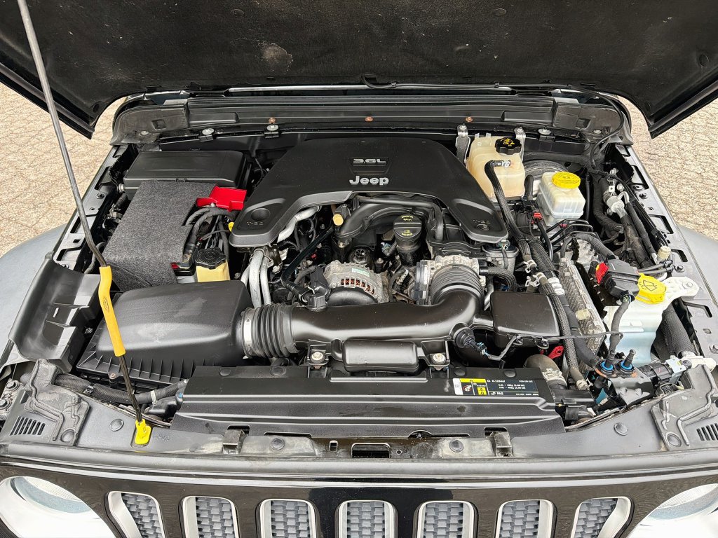 Used 2018 Jeep Wrangler Unlimited Sport S AWD/4WD image 32
