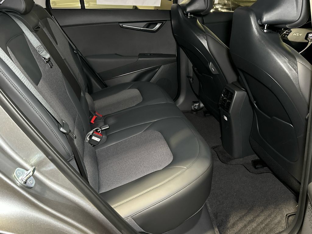 New 2026 Kia Niro Wind w/ Wind Preserve Package FWD image 16