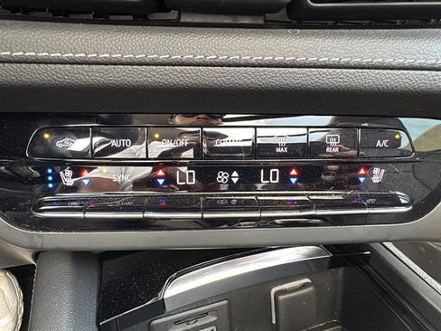 Used 2023 Buick Envision Avenir AWD/4WD image 24
