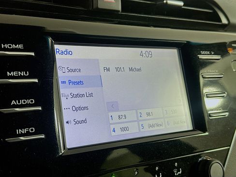 Used 2018 Toyota Camry LE FWD image 19