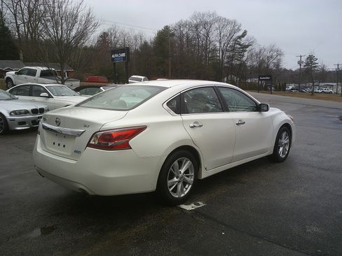 Used 2013 Nissan Altima 2.5 SV image 5