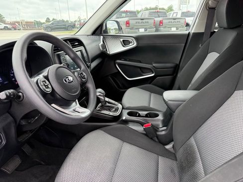 Used 2020 Kia Soul LX FWD image 11