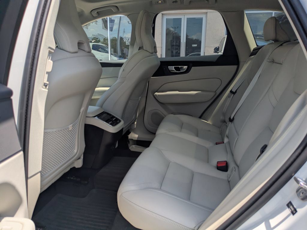 Certified 2024 Volvo XC60 B5 Ultimate w/ Protection Package Premier AWD/4WD image 18