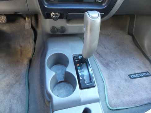 Used 2002 Toyota Tacoma PreRunner image 30