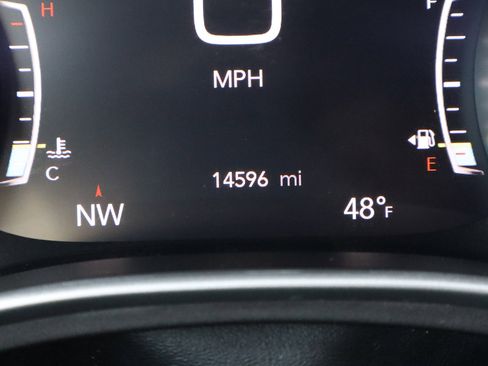 Used 2021 Chrysler Pacifica Touring image 33