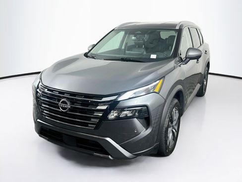Used 2026 Nissan Rogue SL FWD image 3
