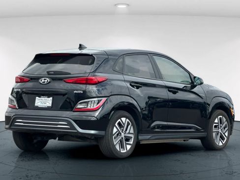 Used 2023 Hyundai Kona Limited w/ Cargo Package FWD image 2