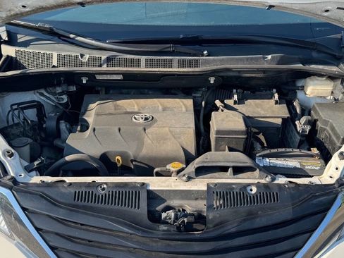 Used 2012 Toyota Sienna LE FWD image 22