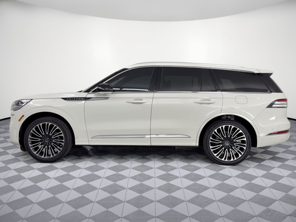 Used 2023 Lincoln Aviator Black Label w/ Class IV Trailer Tow Package AWD/4WD image 2