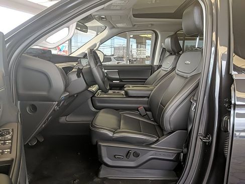 Used 2025 Ford Expedition Max Platinum image 13