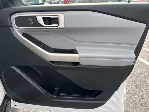 Used 2023 Ford Explorer XLT w/ Equipment Group 202A image 14