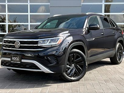 Used 2023 Volkswagen Atlas Cross Sport SE w/ Black Wheel Package