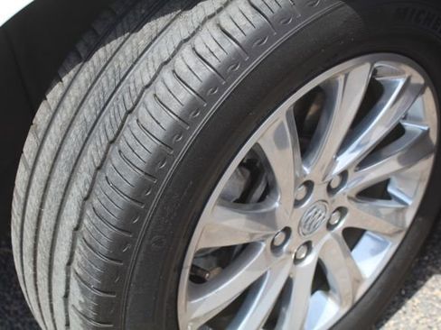 Used 2019 Buick Envision Essence FWD image 12