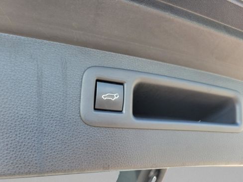 Used 2023 Toyota Highlander XLE FWD image 6