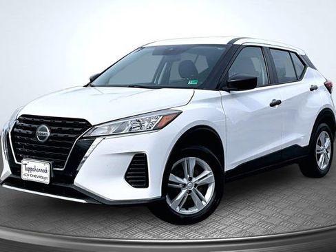 Used 2021 Nissan Kicks S image 1