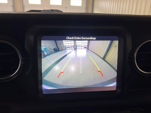 Used 2019 Jeep Wrangler Unlimited Sahara image 22