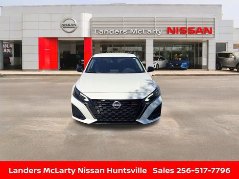 Used 2025 Nissan Altima 2.5 SR FWD image 11