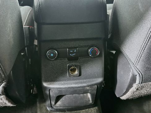 Used 2016 Ford Explorer XLT w/ Equipment Group 201A AWD/4WD image 27