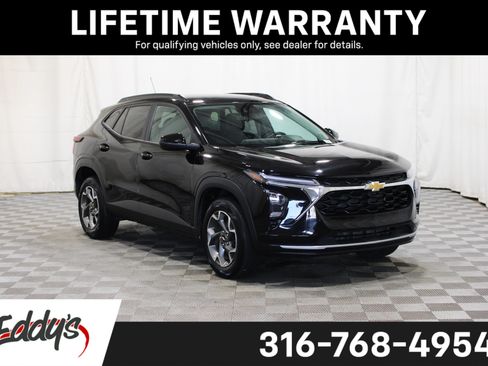 Used 2024 Chevrolet Trax LT w/ Driver Confidence Package FWD image 1