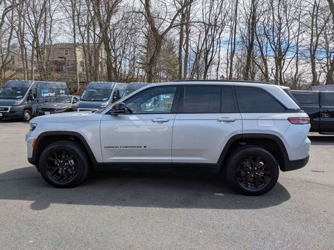 New 2025 Jeep Grand Cherokee Altitude AWD/4WD image 8