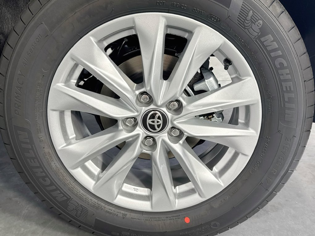 Used 2026 Toyota Corolla Cross LE FWD image 32