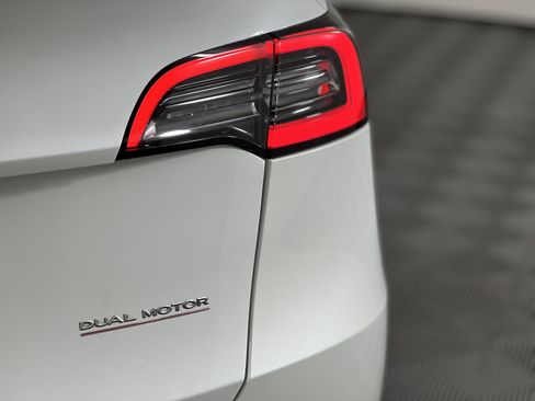 Used 2022 Tesla Model Y Performance AWD/4WD image 12