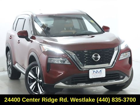 Used 2021 Nissan Rogue Platinum image 2