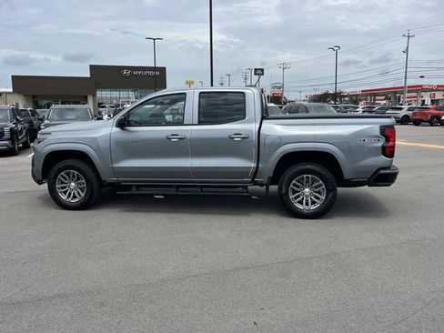 Used 2025 Chevrolet Colorado LT AWD/4WD image 8