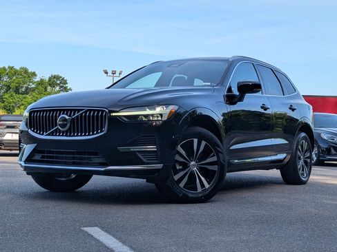 Used 2023 Volvo XC60 T8 Core image 4