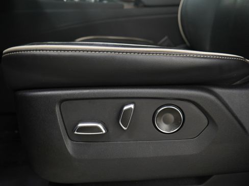 Used 2024 Cadillac Escalade ESV Premium Luxury image 29