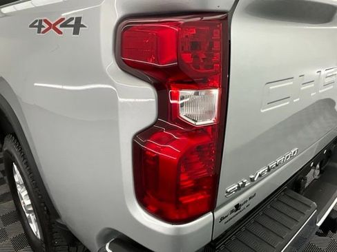 Used 2022 Chevrolet Silverado 3500 LT AWD/4WD image 21