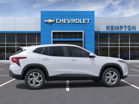 New 2026 Chevrolet Trax LS w/ LS Convenience Package FWD image 5
