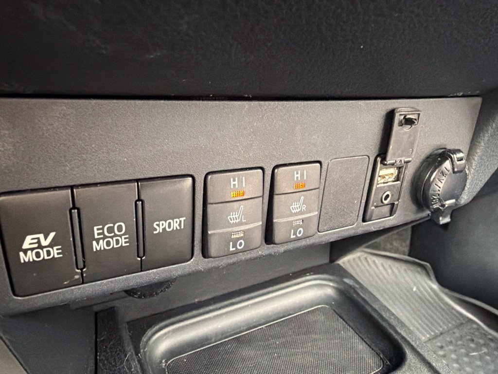 Used 2018 Toyota RAV4 XLE AWD/4WD image 9