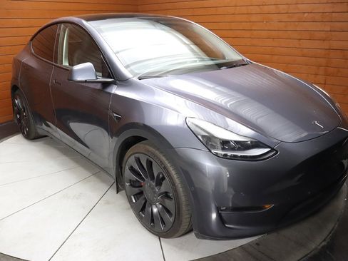 Used 2022 Tesla Model Y Performance image 17