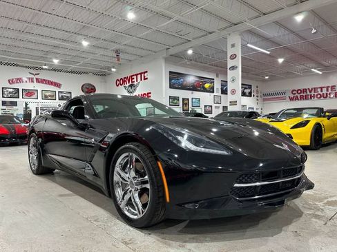 Used 2017 Chevrolet Corvette Stingray Coupe w/ 1LT RWD image 5