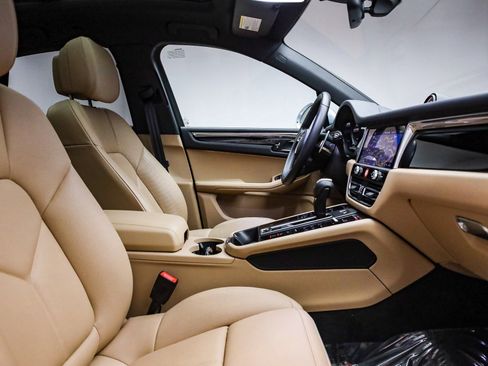 Used 2025 Porsche Macan image 21