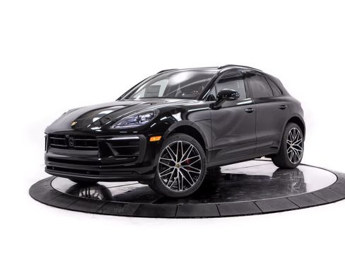 Certified 2026 Porsche Macan S AWD/4WD image 1