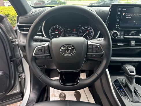 Used 2021 Toyota Highlander XSE AWD/4WD image 29