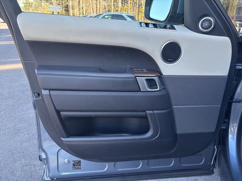Used 2019 Land Rover Range Rover Sport HSE image 40