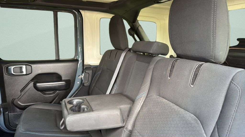 Used 2024 Jeep Wrangler Unlimited Rubicon 4xe AWD/4WD image 30