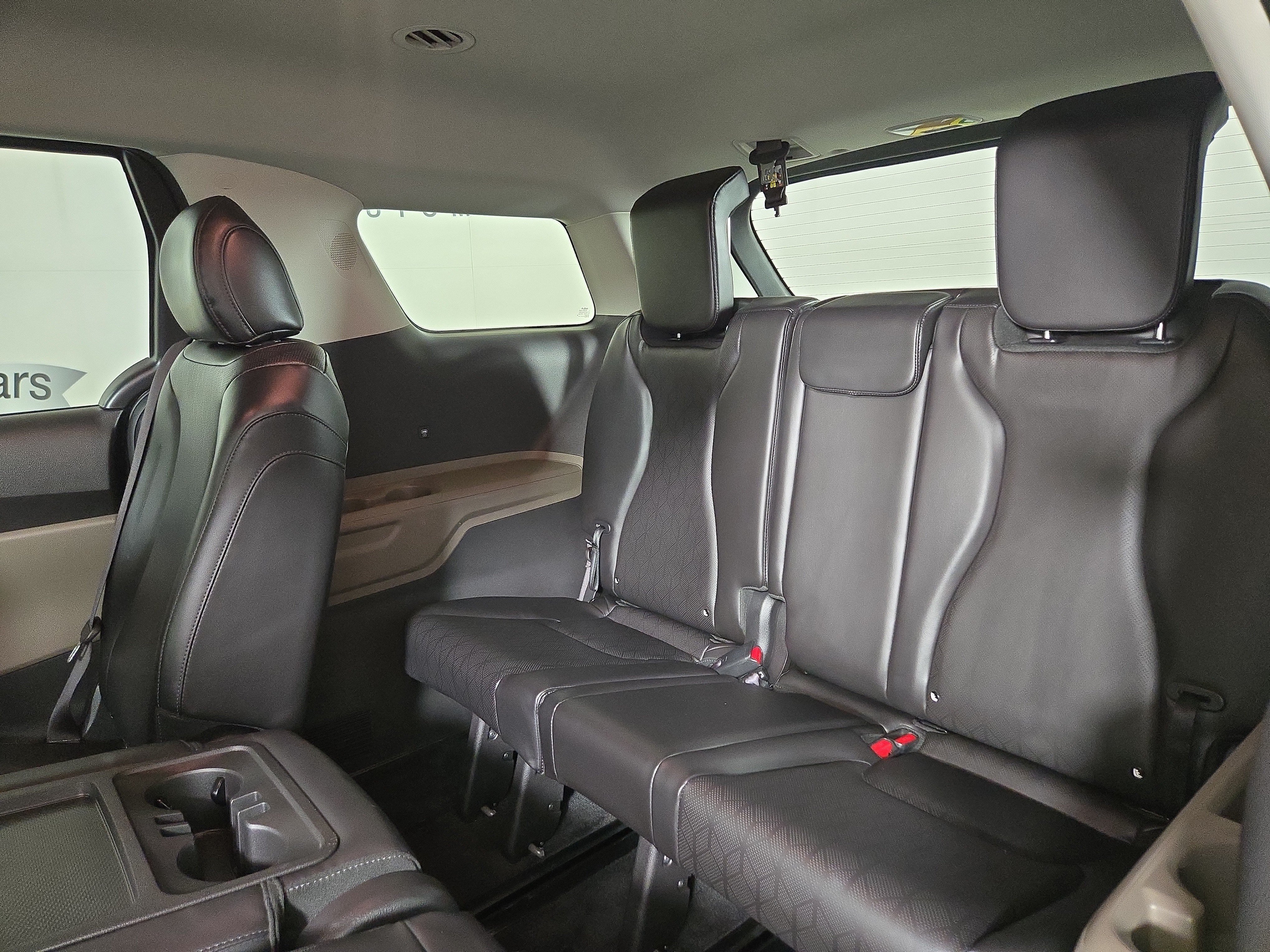Used 2025 Kia Carnival FWD image 13