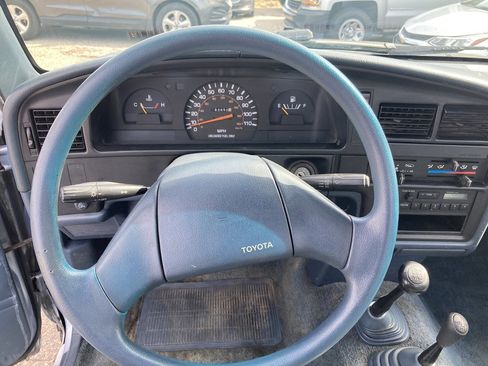 Used 1991 Toyota Pickup Deluxe AWD/4WD image 9