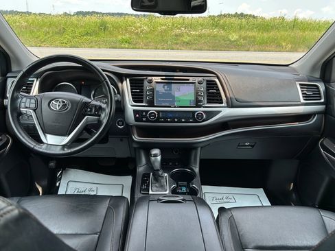 Used 2014 Toyota Highlander XLE AWD/4WD image 16