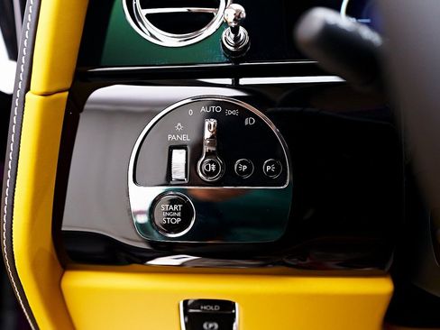 Used 2025 Rolls-Royce Cullinan image 66