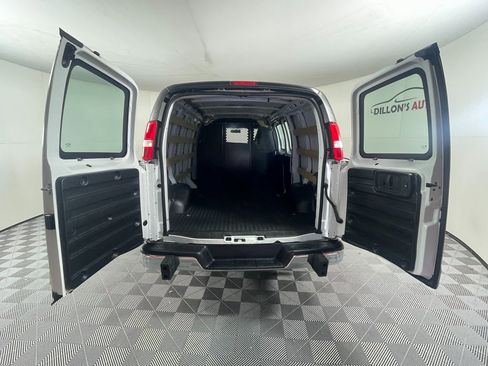 Used 2023 GMC Savana 2500 w/ Driver Convenience Package image 6