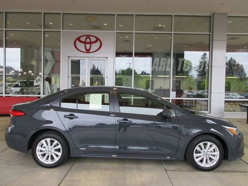 Used 2023 Toyota Corolla LE w/ LE Premium Package AWD/4WD image 3