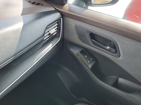 Used 2021 Nissan Rogue S AWD/4WD image 28