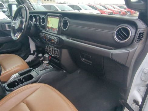 Used 2022 Jeep Wrangler Unlimited Sahara w/ Cold Weather Group image 27