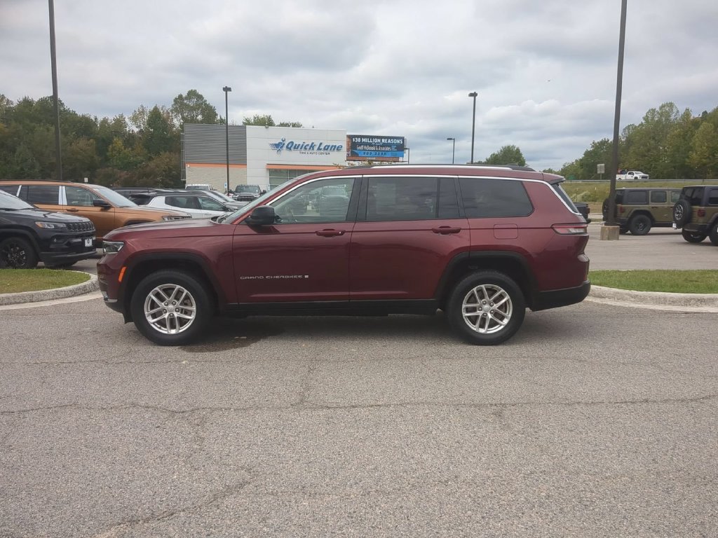 Used 2022 Jeep Grand Cherokee L Laredo w/ Luxury Tech Group I AWD/4WD image 2